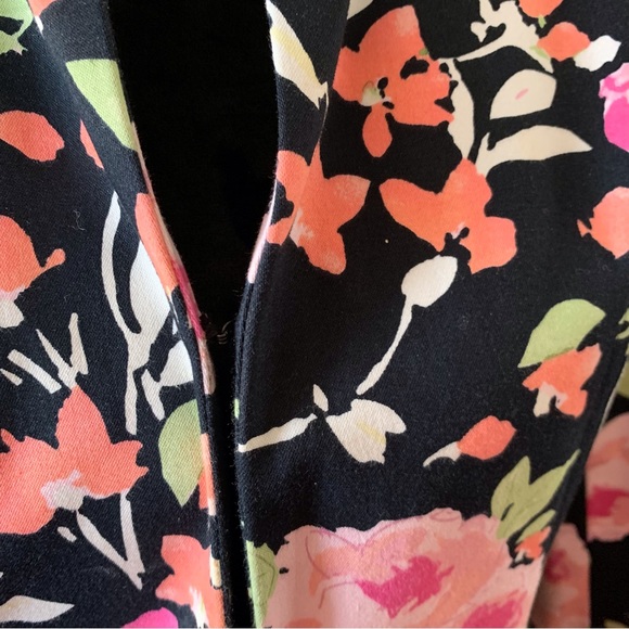 Floral Jacket. - Picture 2 of 4